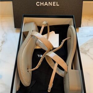 CHANEL Nude Patent Leather Sandals with Gold Chain